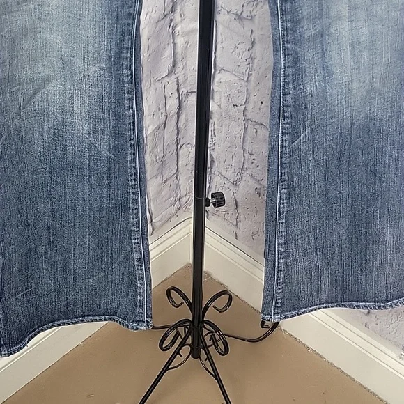 Rock & Republic Blue Boot Cut Jeans for Effortless Style - Picture 3 of 9